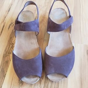 Dansko Purple Suede Covered Sandals Size 39